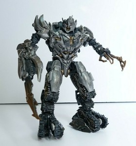 studio series voyager megatron