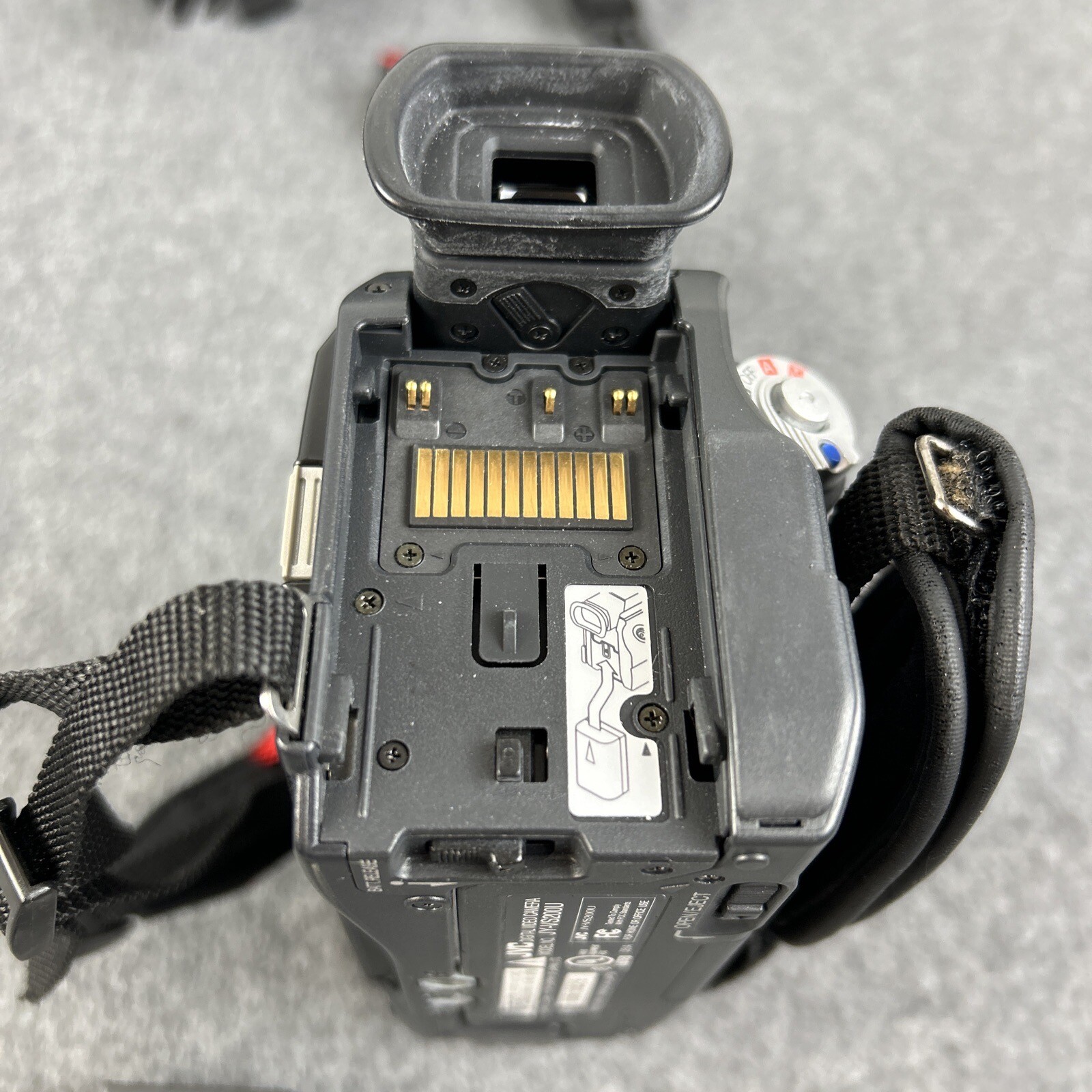 JVC JYVS200U Professional Mini DV Digital Video Camera PARTS OR REPAIR