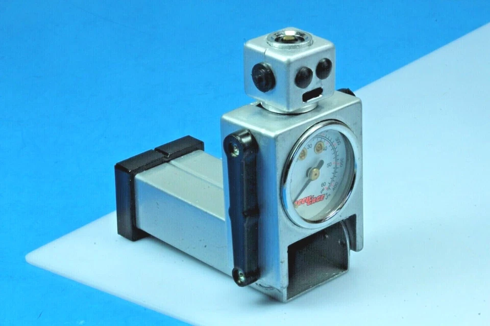 Raro medidor de presión de neumáticos robot Accu-Gage. 5" de alto. Medidor real. Foto 4 de 4