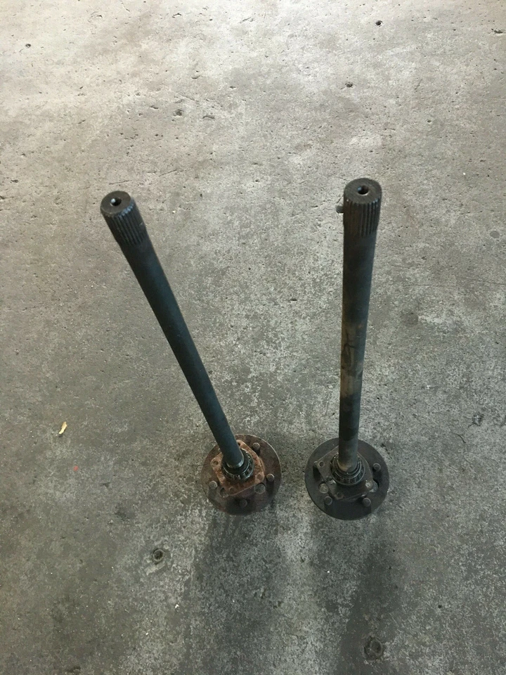 FORD F100 9 PULGADAS USADO DOS PARES DE EJES 31 ESTRÍAS Y EN BUEN ESTADO 32 INS Foto 4 de 4