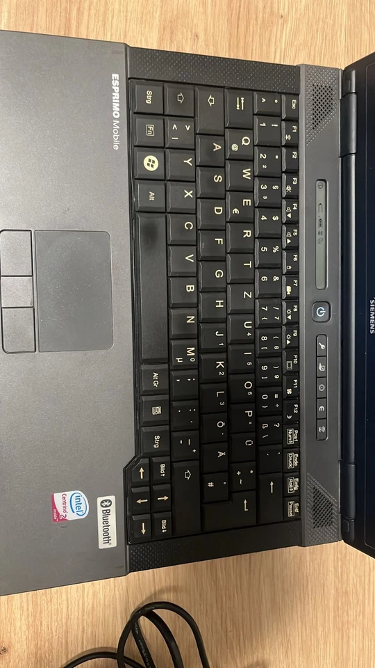 Fujitsu Esprimo U9210 alter Notebook mit Core 2 Duo P8400, 120GB SSD 8 GB RAM - Bild 2 von 4