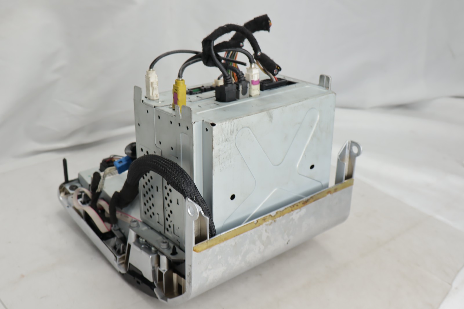 Maserati Ghibli 2014-2017 Front Head unit P/N 670007290