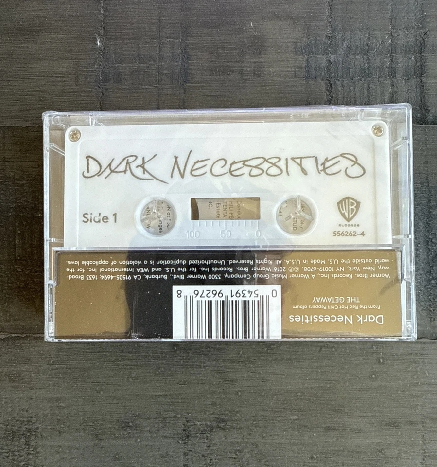 2016 Red Hot Chili Peppers Dark Necessities Cassette Tape Foto 2 de 4