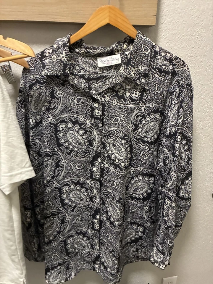 Blusa con botones Diane Von Furstenberg cachemira blanca y negra - talla 2X / 3X Foto 2 de 4