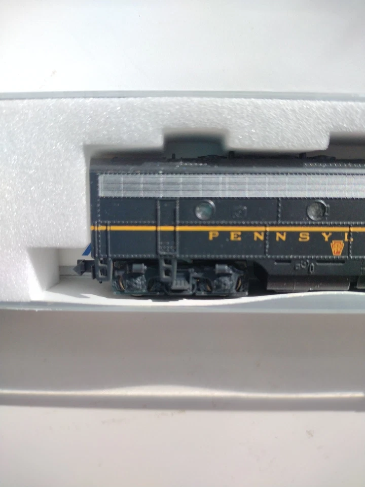 KATO N Scale Pennsylvania Railroad Locomotive 176-103 F7 B w/o S.G.  PRR - Image 4 of 4