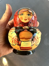 Matryoshka Russian Nesting Dolls Signed 5m.X.AYKUHA.  4.5" Wooden Vtg set of 5