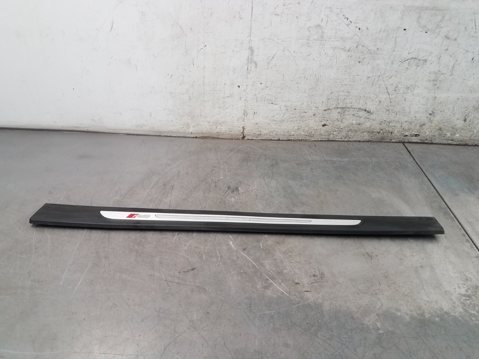 2017 Audi R8 V10 Plus Spyder Right Door Sill Scuff Plate #4720 CA2