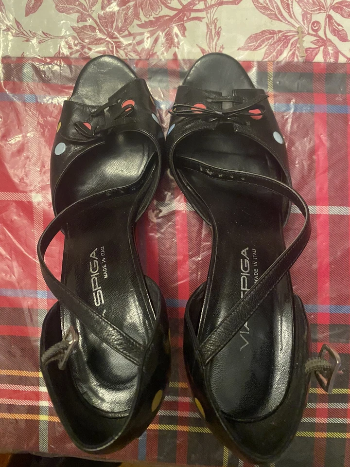 VIA SPIGA GORGEOUS BLACK LEATHER M MULTI COLOR DOTS 3.5” HEELS MADE iN ITALY❤️ - Image 4 of 4