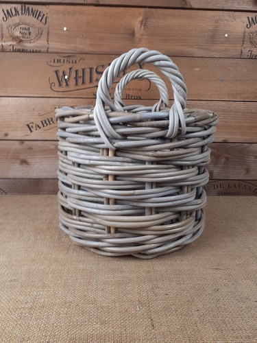 Small Decorative Rustic style round kindling trinket basket Hamper with handles - Bild 4 von 16