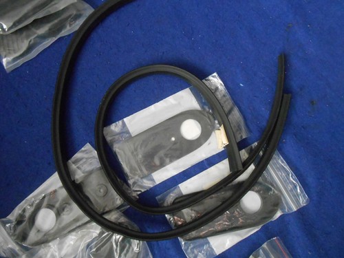 New Moss Motors Misc Parts Lot 13 Pieces 1962-1980 MGB 68-69 MGC Roadster - Picture 6 of 7