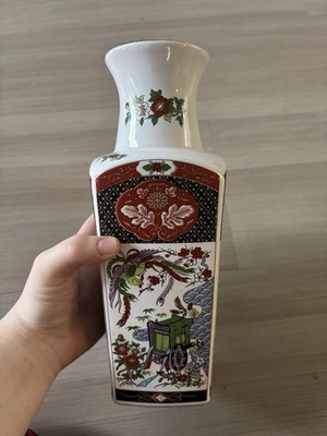 IMARI Japanese Square Vase Expressly Produced For Heritage Mint, LTD 10''