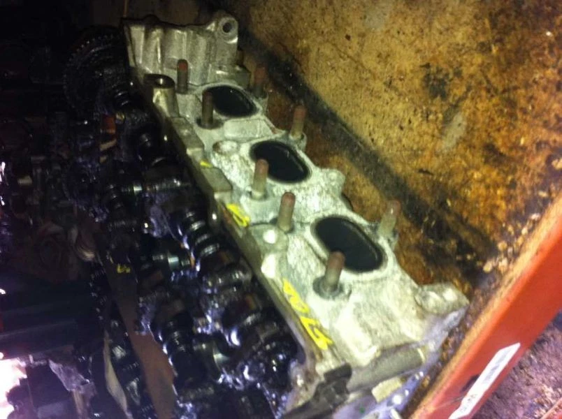 06-10 Hyundai Sonata Culata derecha 3,3 litros 6 cilindros Foto 3 de 4