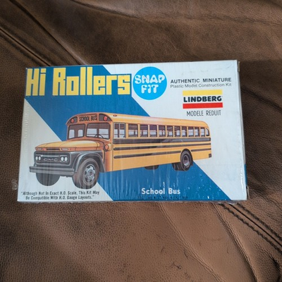 #ad Brand New Vintage 1975 Lindberg Hi Rollers School Bus Snap Fit Model Kit 1028 $12.99