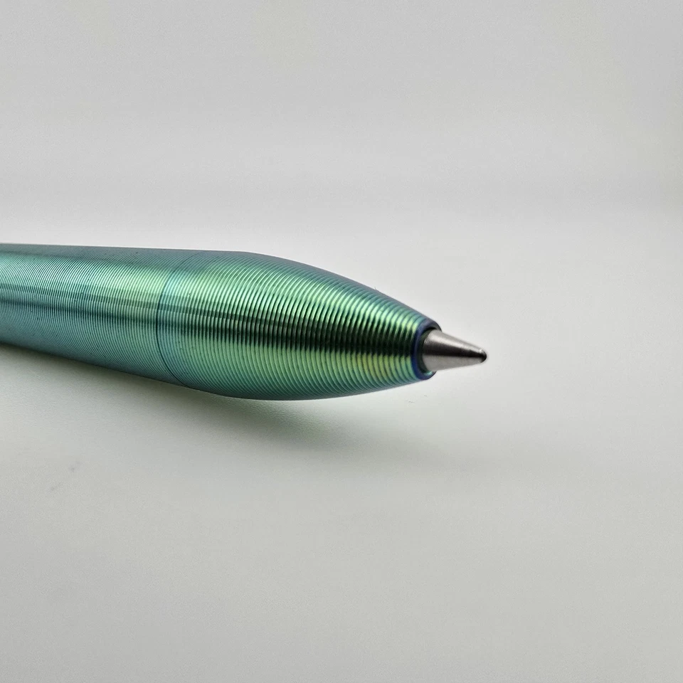 Pluma Táctil Giro Verde Ano Click Lateral Estándar 5.8" Fresado Titanio Pilot G2 EE. UU. Foto 3 de 4