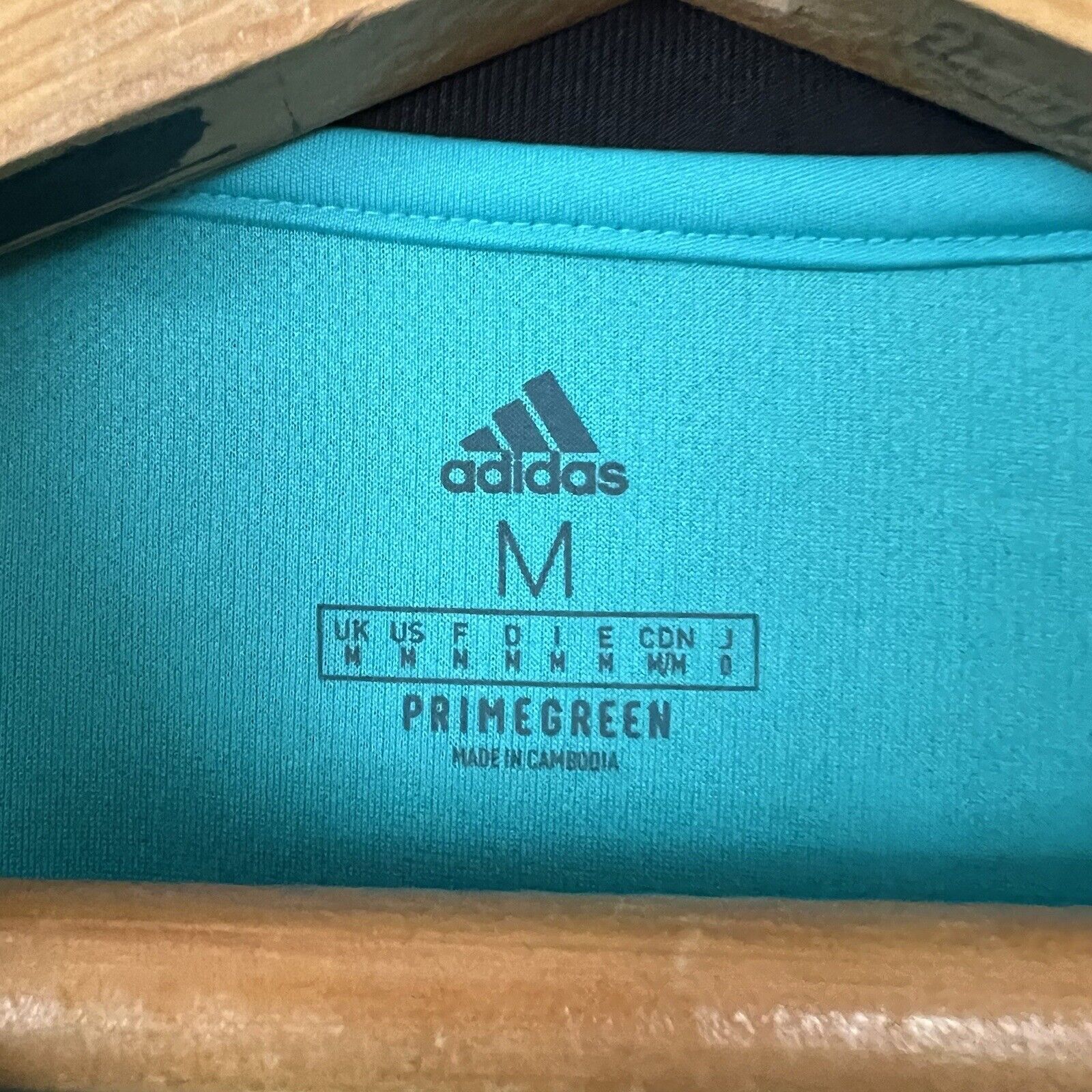 Real Madrid Jersey 20212022 Third Medium Mens Soccer Shirt H40951