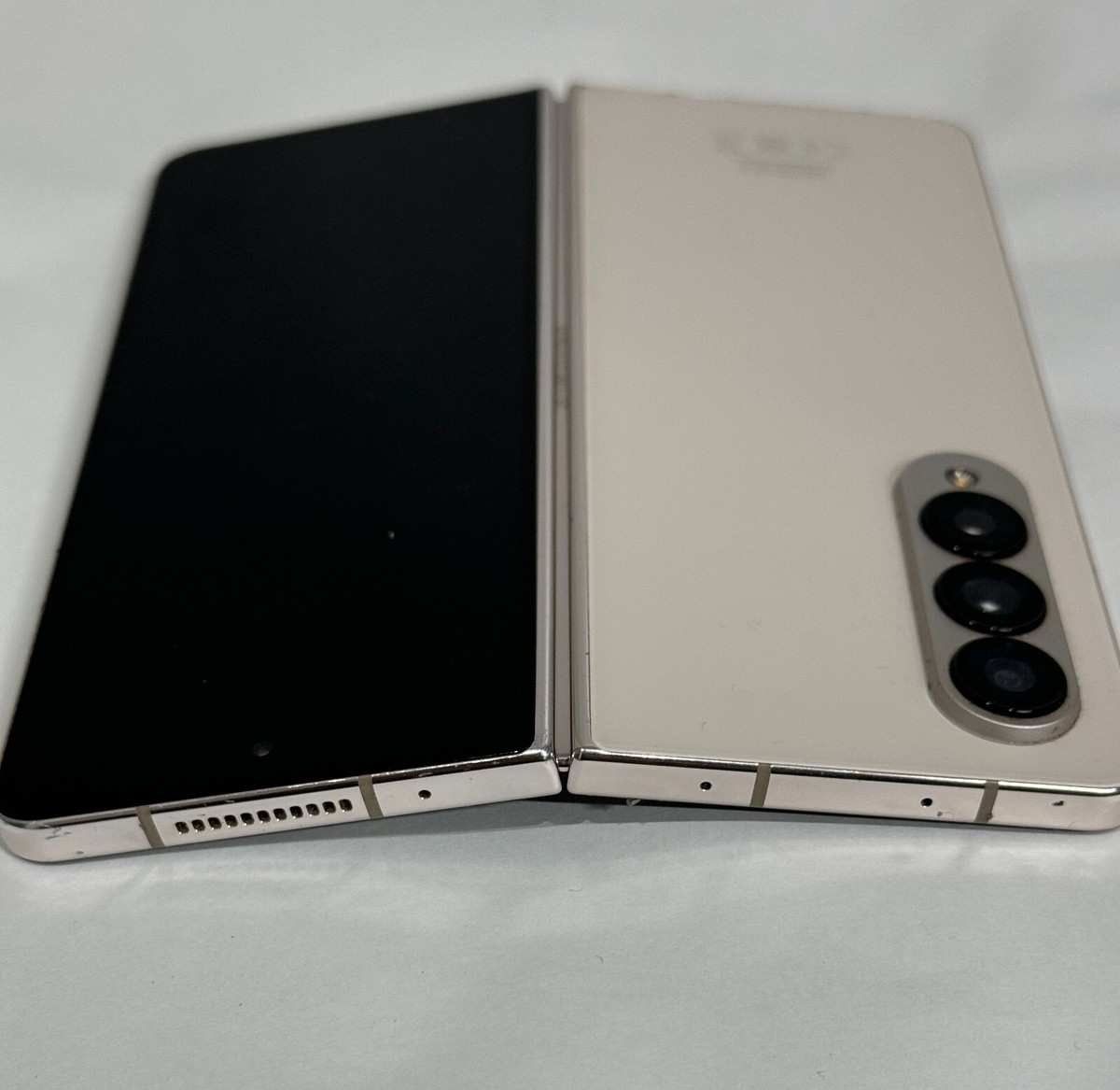 Samsung Galaxy Z Fold 4 5G - SM-F936B/DS - 256GB - Gold