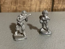 A17086 UNKNOWN METAL TABLETOP GAMES MINIATURES SCI FI HISTORICAL 2 MODEL LOT