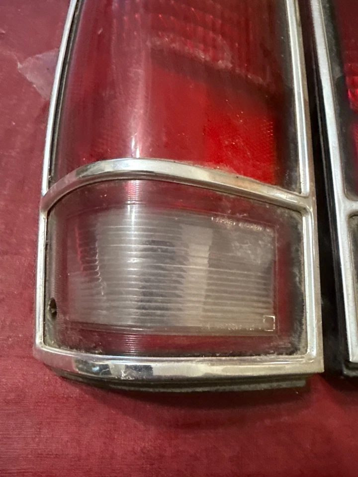 1982 1993 Chevy S10 GMC S15 Sonoma 1994 Blazer Jimmy OEM Taillight Assembly - Image 4 of 4