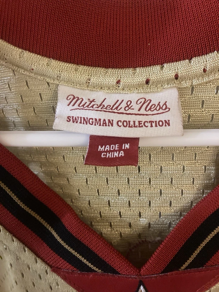 Camiseta Allen Iverson Mitchell & Ness 76ers Gold Swingman L Auténtica 1997-1998 Foto 2 de 4