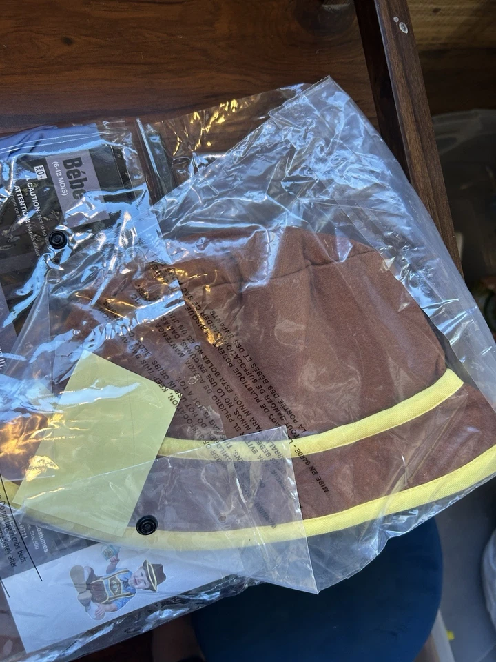 Disfraz de Lederhosen alemán bebé 6-12 meses. ADORABLE. Nuevo en paquete Foto 2 de 4