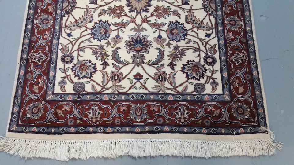 3' X 5' Oriental Rug Hand Knotted fine beautiful design ivory Colors - Image 4 of 4