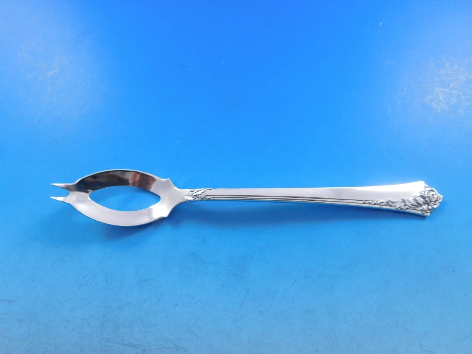 Damask Rose by Oneida Sterling Silver Olive Spoon Ideal 5 3/4" Custom Made
Opens in a new window or
