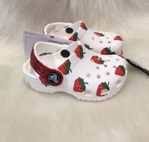 strawberry crocs