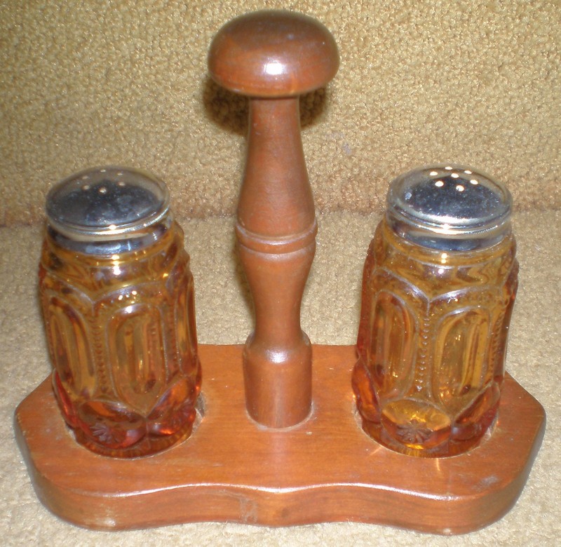Vintage LE Smith Amber Moon & Stars Salt & Pepper Shakers With Wood Base