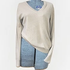 Uniqlo Women’s 100% Cashmere Sweater Beige Tan V Neck Pullover Long Sleeve M