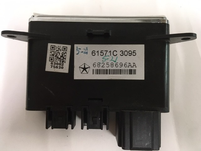 2016-2017 Jeep Grand Cherokee USB Connector Terminal OEM Mopar 2016-2017 Jeep Grand Cherokee USB Connector Terminal OEM Mopar