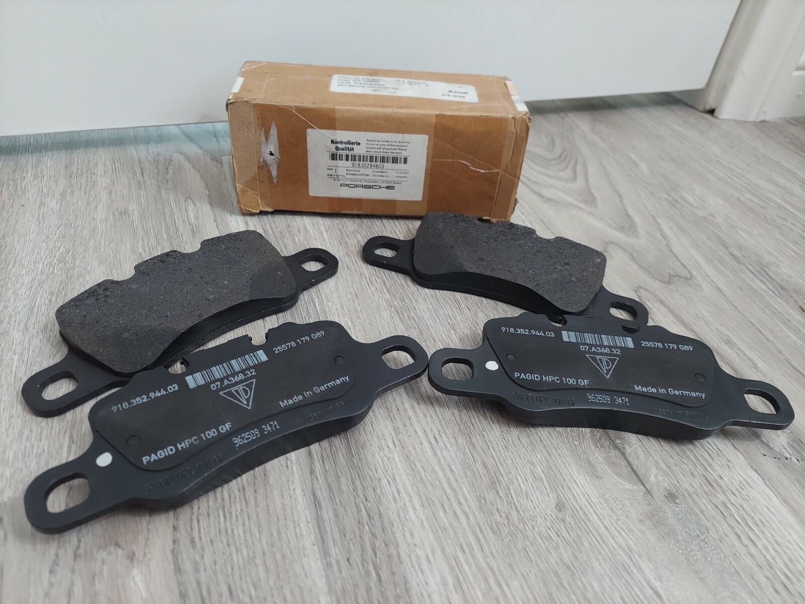 NEW OEM PORSCHE 918 SPYDER REAR BRAKE PADS 91835294603