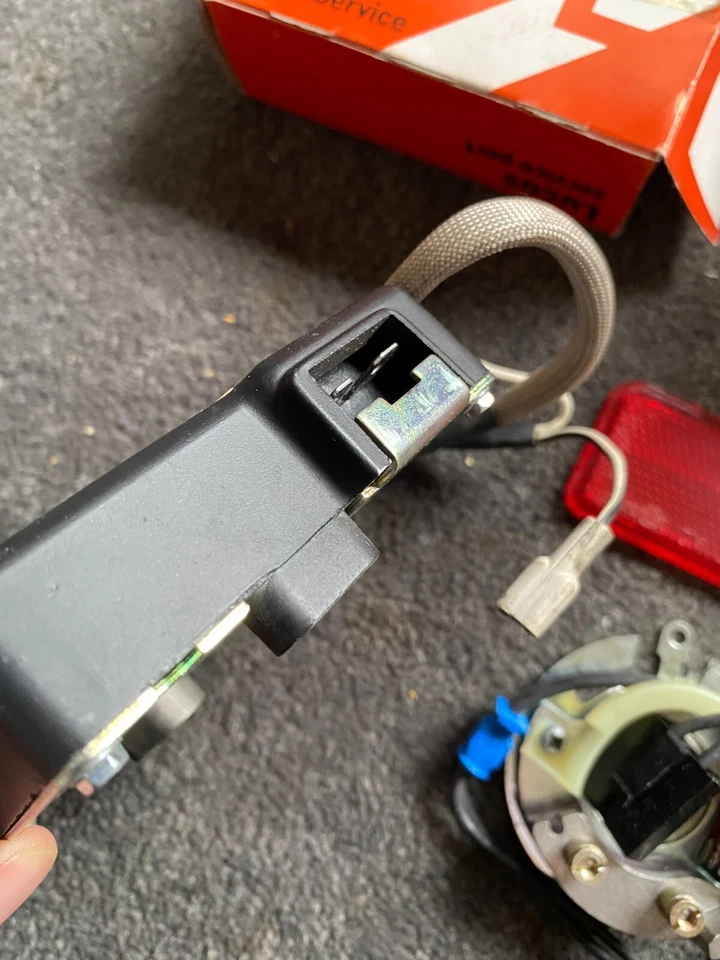 Jaguar XJ6 Lucas AB14 Ignition Amplifier 1980-87 and Coil Base Distributor, Lot - Image 4 of 4