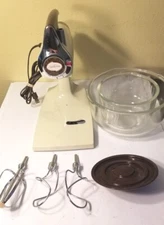 Vintage SUNBEAM DELUXE Mixmaster Mixer 12 Speed 1-7A Dough Hooks and Glass Bowls