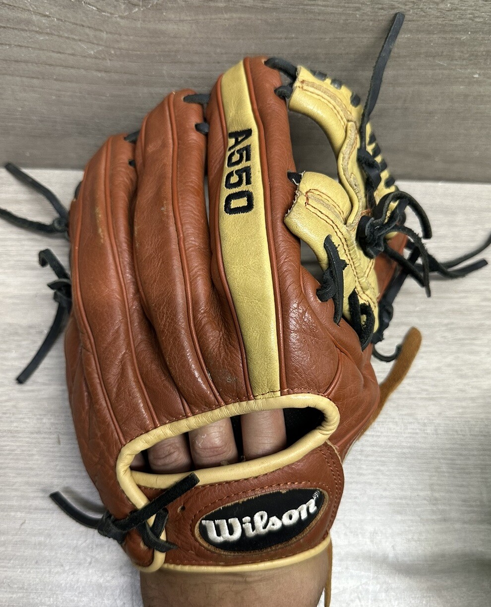 Wilson A550 11 A05RB20011 Baseball Glove RHT Soft Leather Ultra Soft