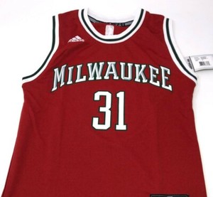 milwaukee bucks red jersey