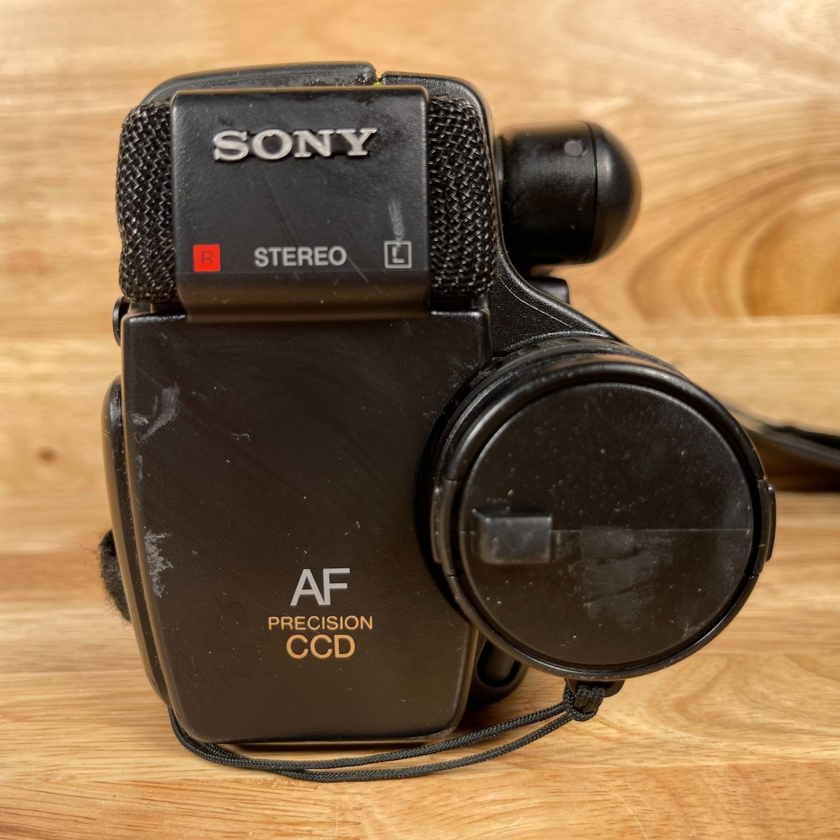 Sony Handycam CCD-TR7 Black Standard Definition Hi8 Analog