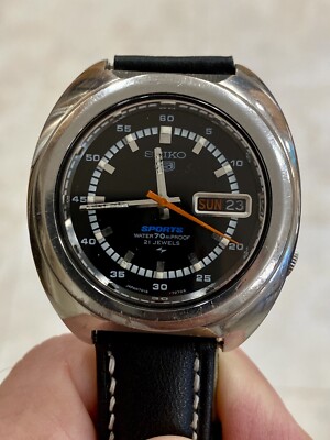 Vintage Seiko 5 Sports Automatic 7019-7050 from 1972. Runs Well 