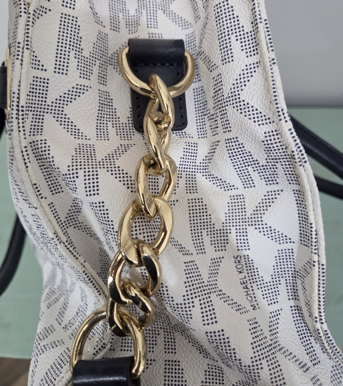 Michael Michael Kors — Camden Large Drawstring Shoulder Tote (Style: 30F5GMDE3L) image 10