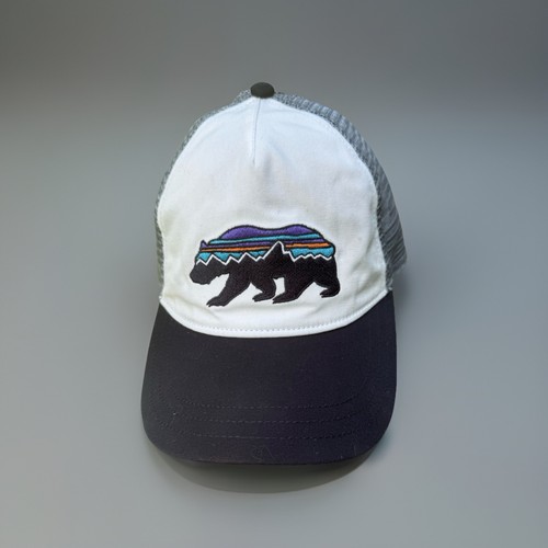 Patagonia Trucker Hat Cap w. Black Bear w Blanket on White Fabric Grey Mesh