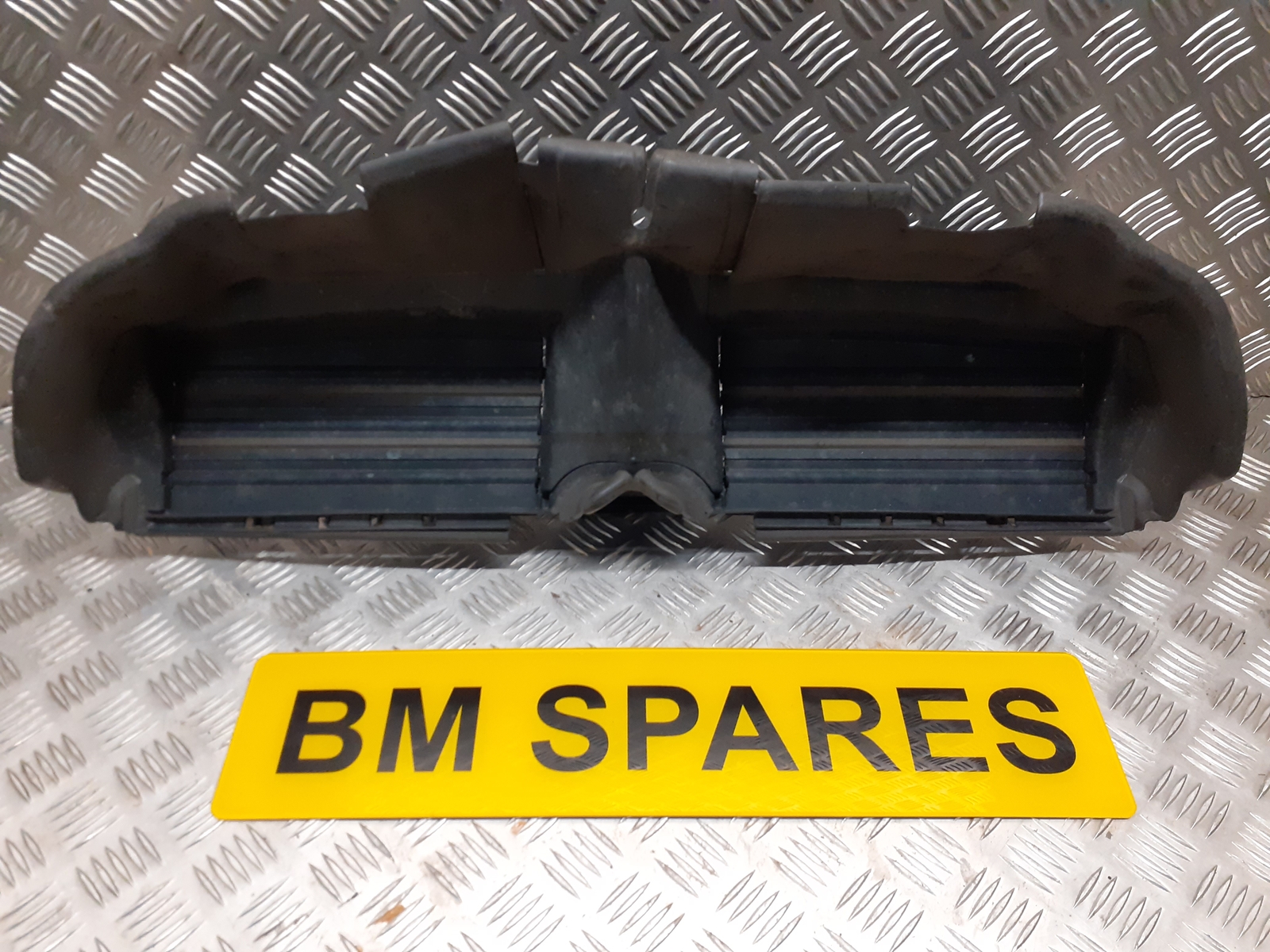 BMW E92 3 Series 2004-2013 Front Panel Air Duct Cooling Flap 