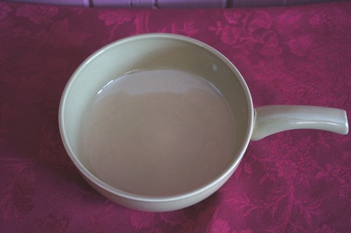VTG. OLIVE GREEN SERVING DISH WITH HANDLE -USED - Picture 2 of 5
