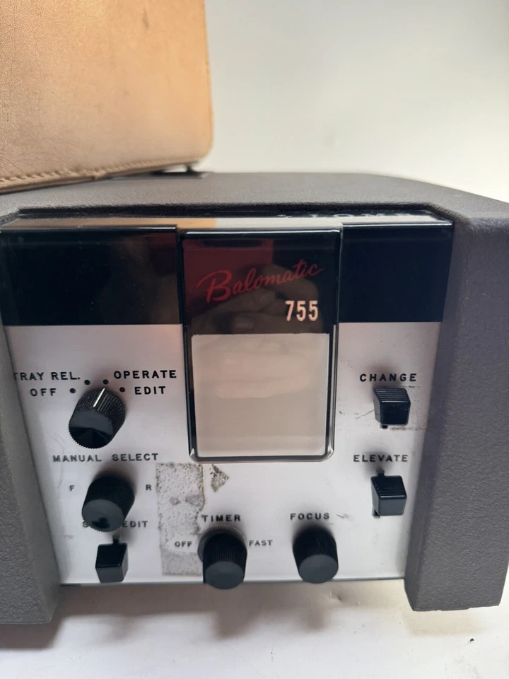 Proyector de diapositivas balomático Anastigmat f3,5 vintage Bausch & Lomb 755 35 mm con estuche Foto 2 de 4