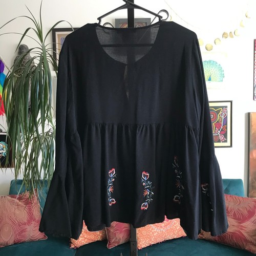 GRACE ELEMENTS size XL Black Boho Floral Embroidered Tasseled Peasant Top - Picture 3 of 4