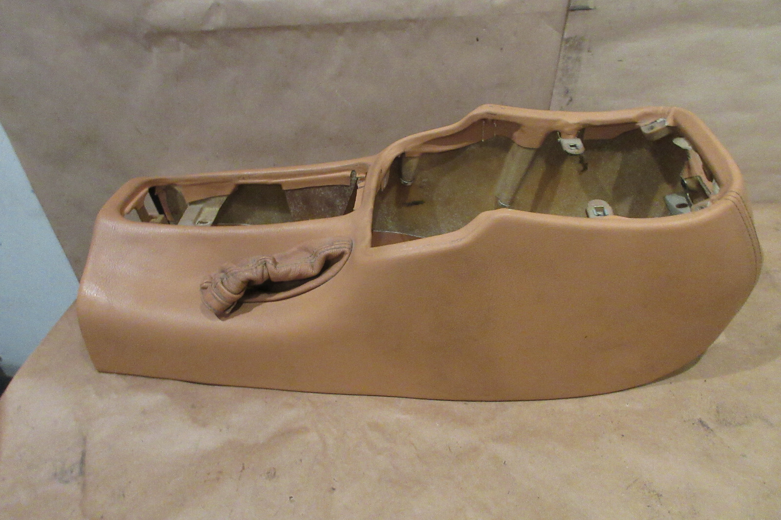 Maserati 4200 Coupe - Center Console / Tunnel Cover - (Beige) P/N 66137000