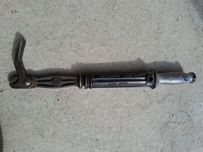 Vtg Bridgeport, No. 56 Nail Puller Sure Grip Made in USA 17.75 to 22.6 Inches