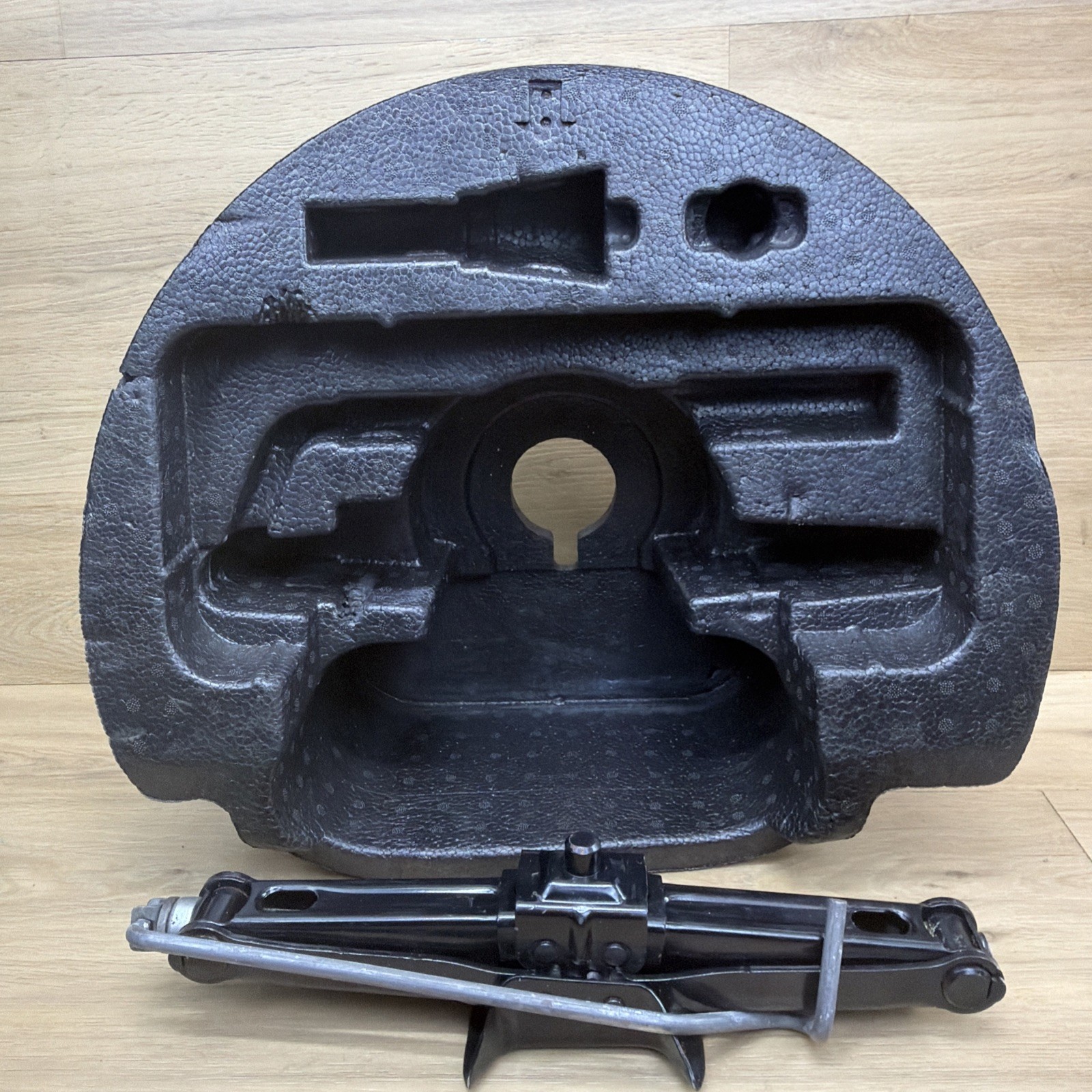 🟢 Maserati Ghibli M157 Quattroporte Emergency Spare Tire Jack Tool Kit Oem🟢