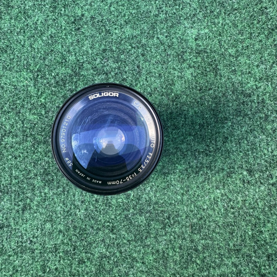 Soligor 35-70mm f/2.5-3.5 Macro Zoom Lens 58mm Japan w/ Filter & Pouch - Image 3 of 4