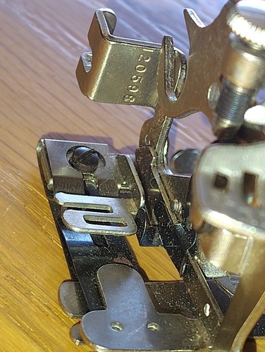Máquina de coser Singer vintage 1261 accesorio de pie con volantes EE. UU. 20598 - Imagen 8 de 8