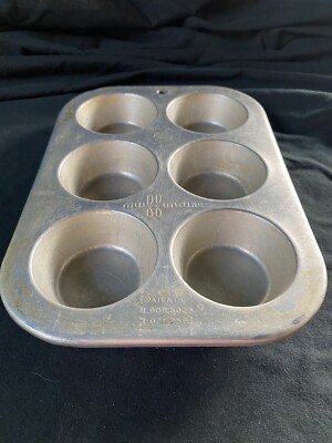 VINTAGE MUFFINAIRE ALUMINUM MUFFINS PAN TIN UNITED