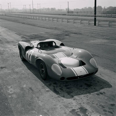 The Russkit sponsored Lola 70T Spyder MkII RACING OLD PHOTO 5